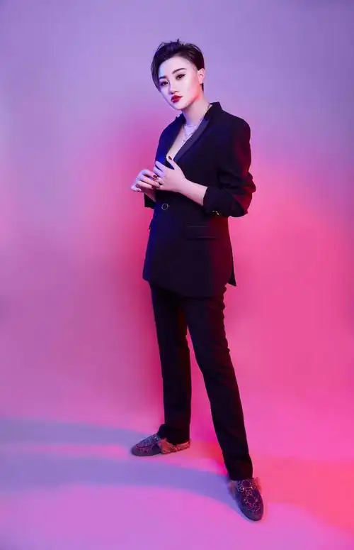 云朵高清直播回放_云朵小视频_云朵神曲 _ 云朵资料大全 - yy live