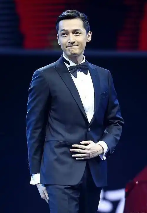 胡歌久违露面一个时尚而且有魅力的演员有多圈粉