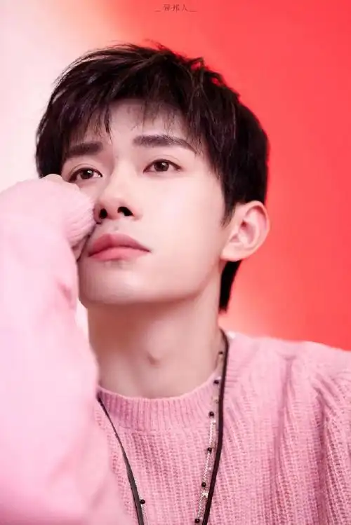 易烊千玺 粉色唯粉