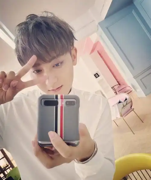 黄子韬住进了《创造营2020》城堡,最新自拍超级粉嫩