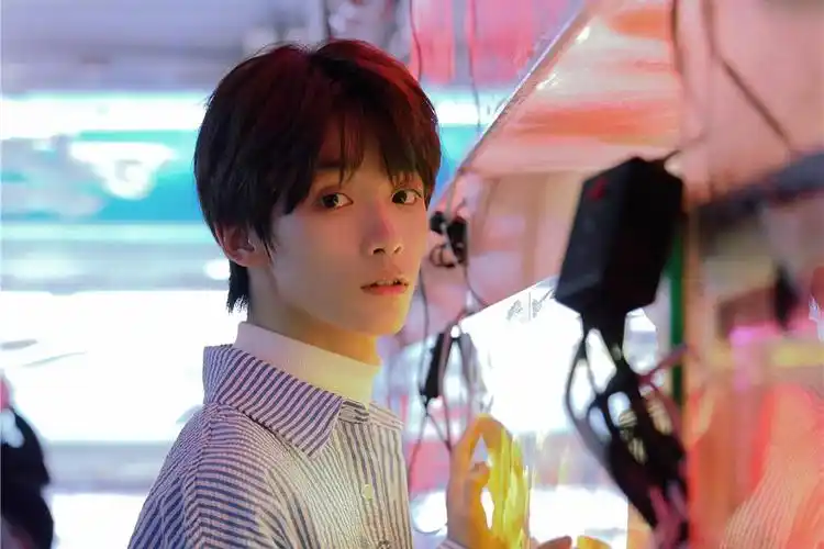 花开半夏梓渝写真曝光 与鱼有关的一天