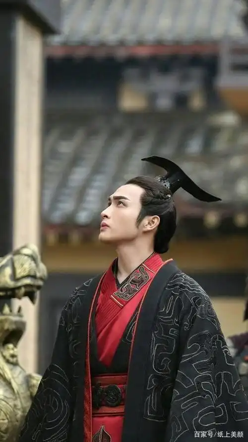 张彬彬在电视剧《秦时丽人明月心》中饰演雄才伟略的秦始皇嬴政,剧中