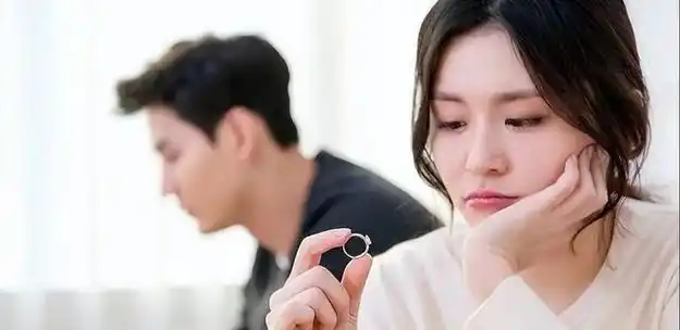 38岁女人与丈夫离婚,不到1个月就跟小叔子在一起,原来另有隐情|李倩