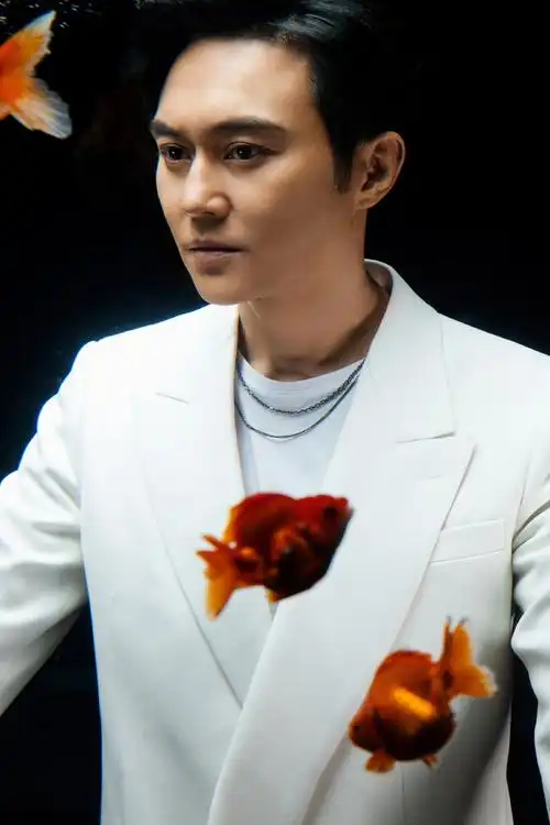 张智霖白西装好鲨##声生不息金鱼氛围感大片