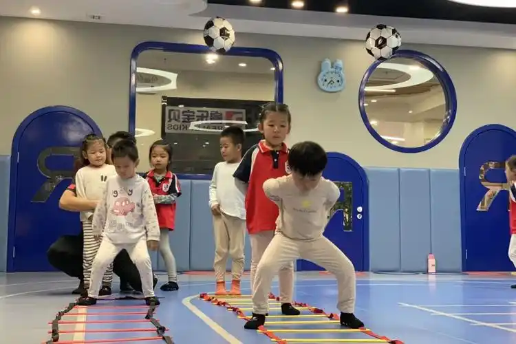 睿乐宝贝体适能室内课堂