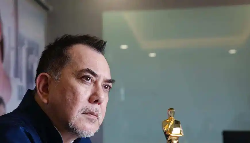 不再演「变态」!黄秋生形象大逆转,新电影变「轮椅暖男」