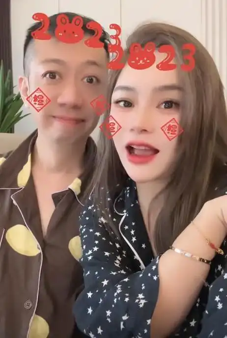 合照不难看出敏儿对于丈夫的满意,自打第一眼见到丈夫后,湖南姑娘敏儿