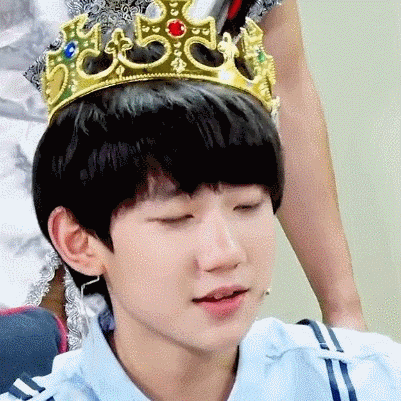 王源皇冠帅气我生日gif动图_动态图_表情包下载_soogif