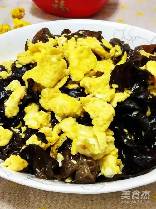 木耳炒鸡蛋