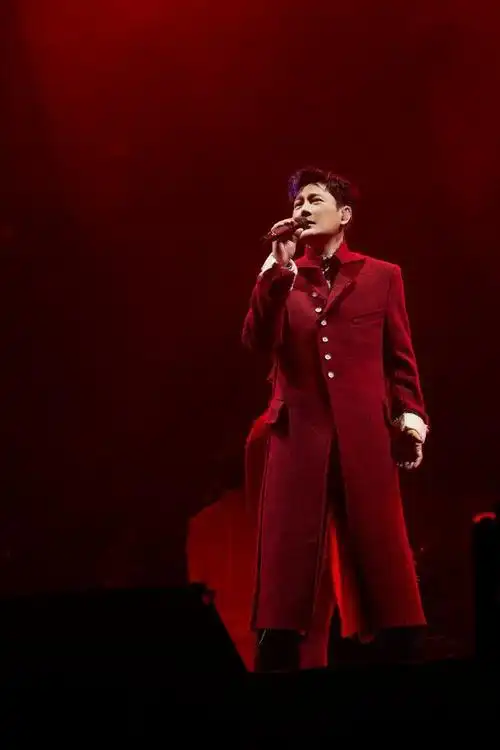 张信哲未来式2.0巡演佛山站:赠歌迷"情书",惊喜满满提前跨年