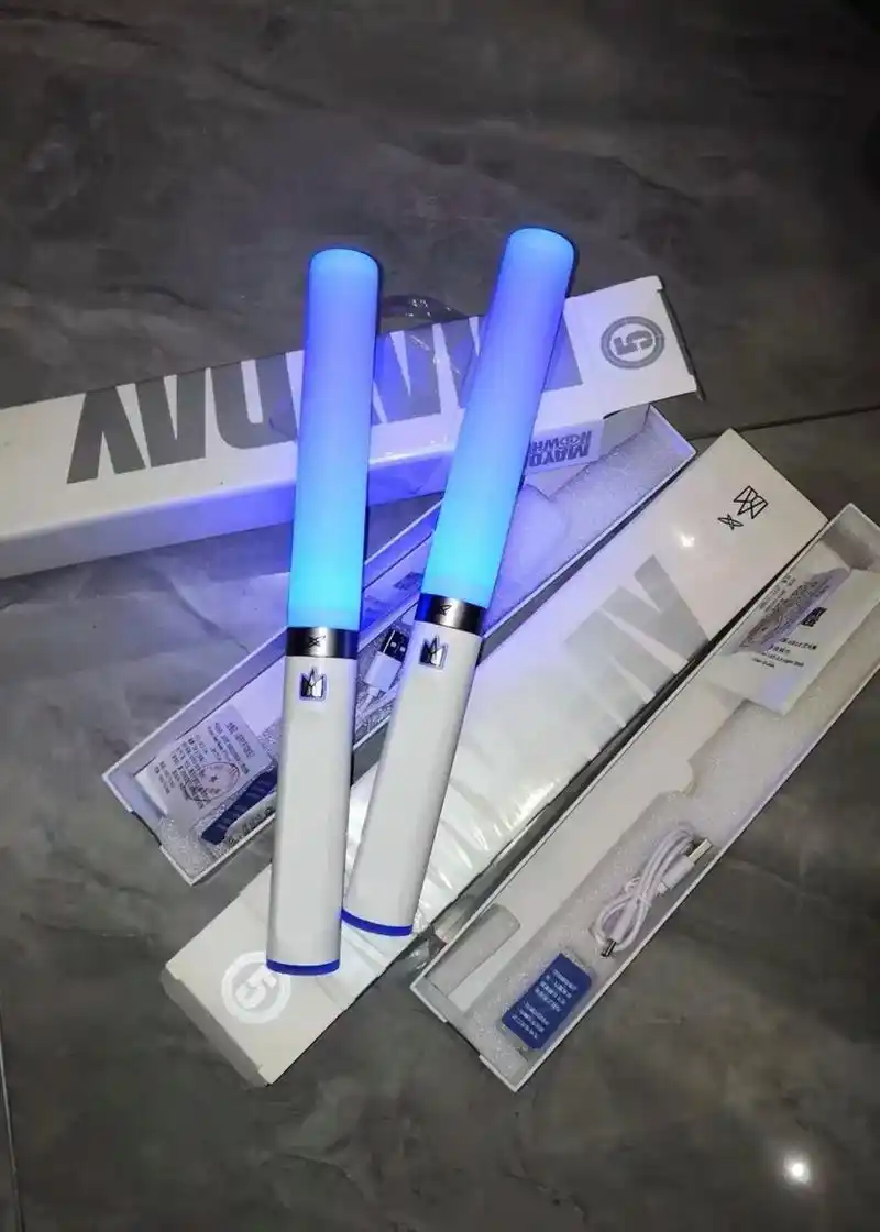 出租五月天荧光棒(应援棒)官网买的最新版的,50两根,押金1 - 抖音