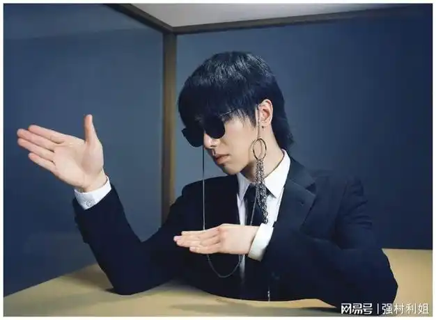 从年少无知初登乐坛顶峰,华晨宇成为华语乐坛的传奇人物|歌曲|摇滚