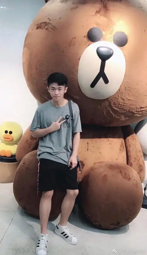 多图预警 北美潮男武星微博自拍合集(帅哥终于.