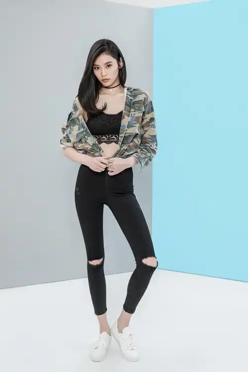 奚梦瑶的腰太细了,一身牛仔套装走机场,超模气场两米八!