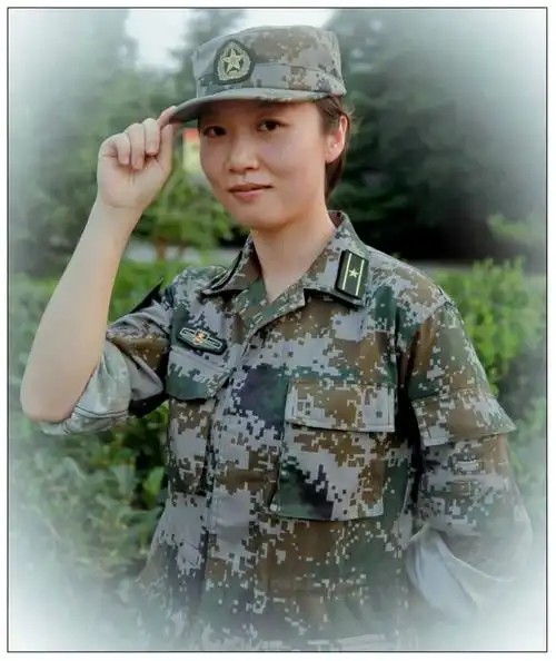 美丽女军人