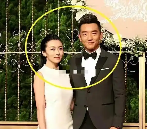 郑恺前女友程晓玥订婚,和未婚夫认识10年,求婚大钻戒堪比鸽子蛋