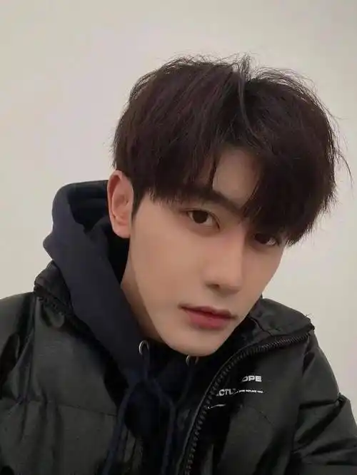 9款男生刘海发型,高额头的快get起来!