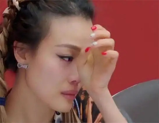 饱受"蕾丝情""春卷门困扰"容祖儿走到了今天,终究和他有关