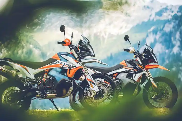 ktm 发布全新的 890 探险 r,探险 r 拉力版