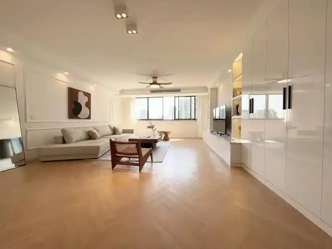 中山公园地铁站附近精装修3室2厅2卫