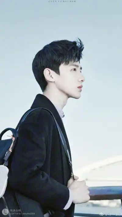 白敬亭 #白敬亭天盛长歌# 白先生,你到底是有多喜欢你的侧脸.