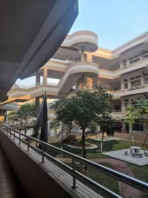 我的母校(52)| 广东省中山市第一中学——2018级本科生陈慧泉_手机