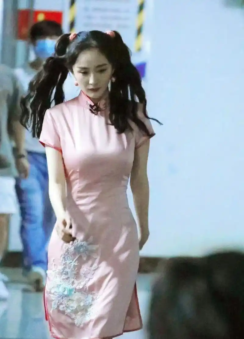 论身材,杨幂绝对是内娱女明星天花板级别的了!