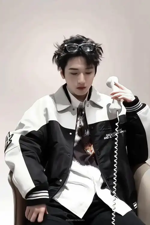 elle风尚大典##严浩翔黑白拼接外套