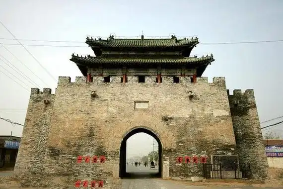 据《清平县志》记述,清平于宋朝宣和七年,即1125年完工土城,1173年增