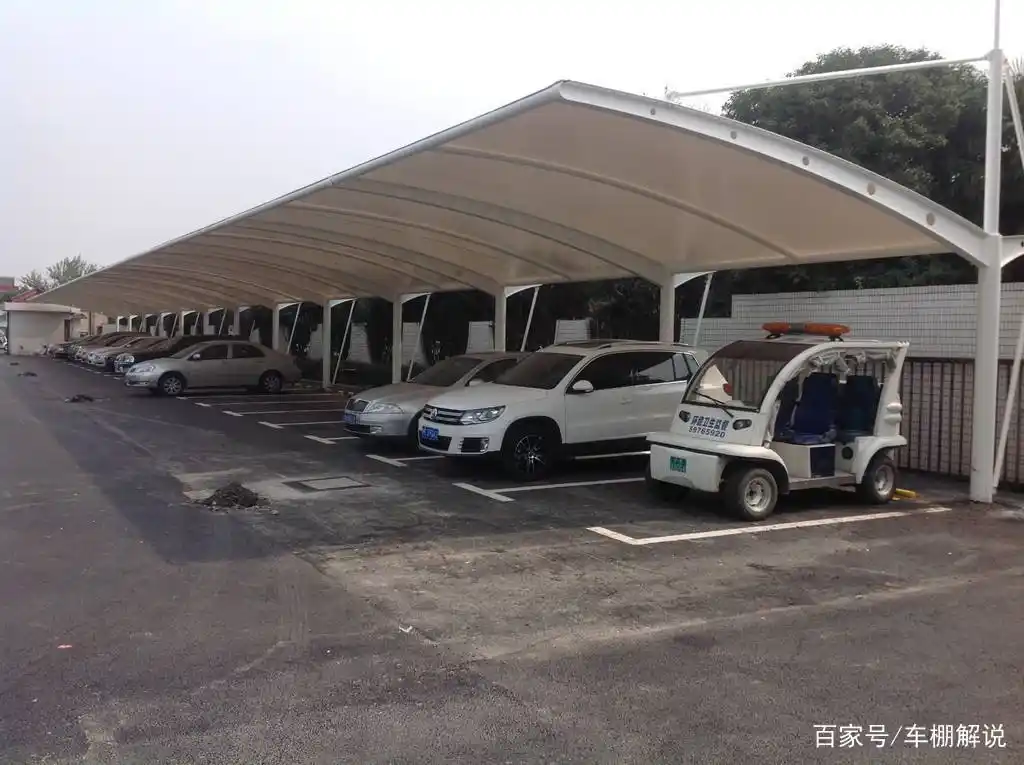 小汽车车棚用的张拉膜车棚|新能源汽车充电站挡雨棚厂家