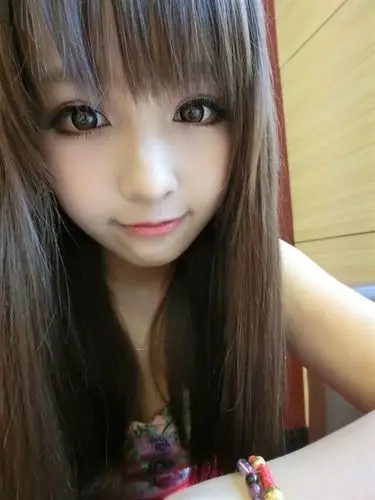 大眼非主流美女甜美诱惑自拍大尺度暴露私房照