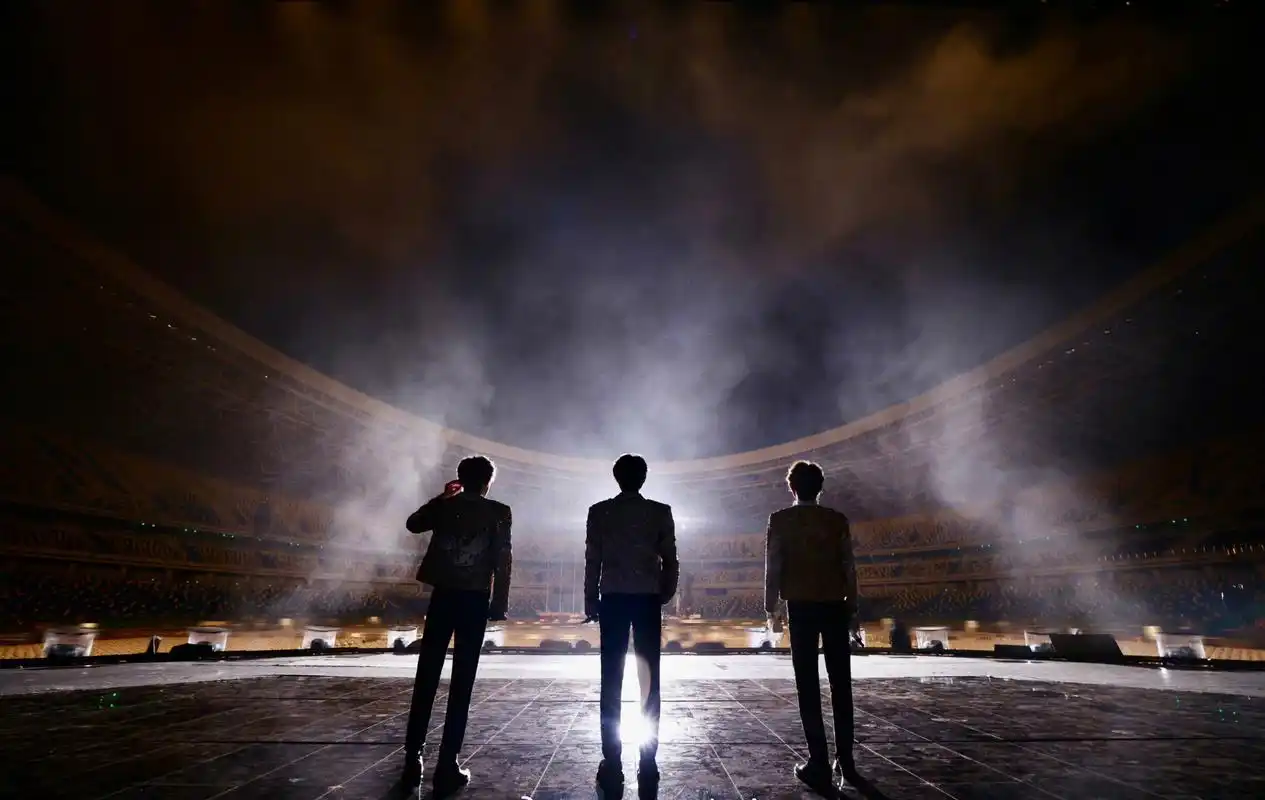 tfboys十周年演唱会# #tfboys# 看到tfboys三小只的背影,我真的哭死