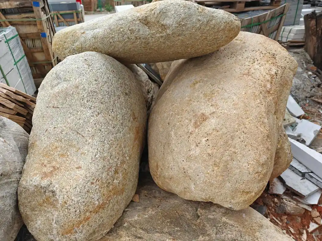 纯天然鹅卵石.昆明石材之家!大量批发,纯天然汉白玉石子,黑砾 - 抖音