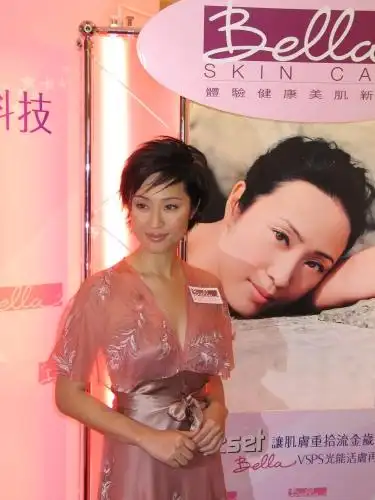 图文:影视红星陈法蓉性感代言-04