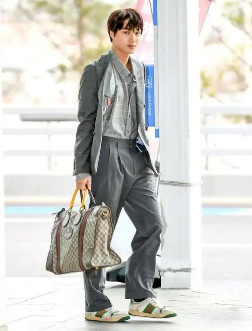 exo金钟仁西装搭配阔腿裤,身材比例太优越了!