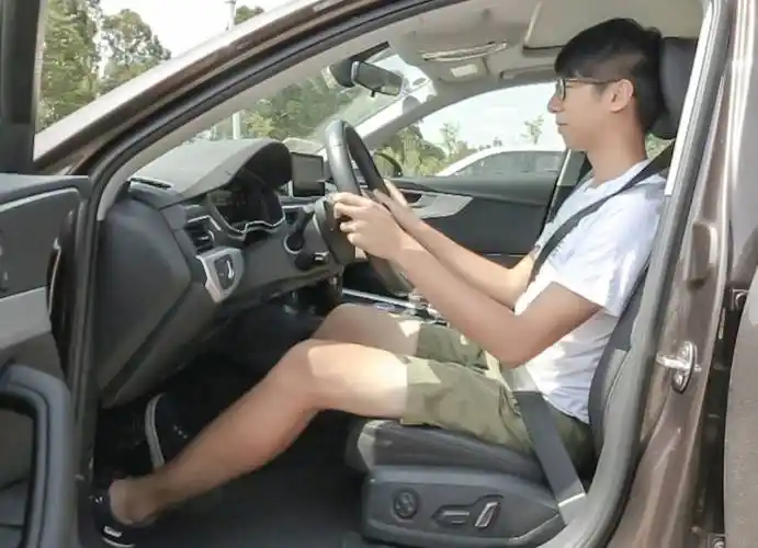 正文还是这种"老司机坐姿"? 其实,这些坐姿都不对!