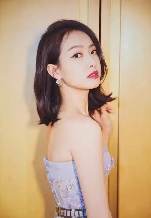 女人上年纪少烫大妈卷今年流行5种发型洋气还减龄