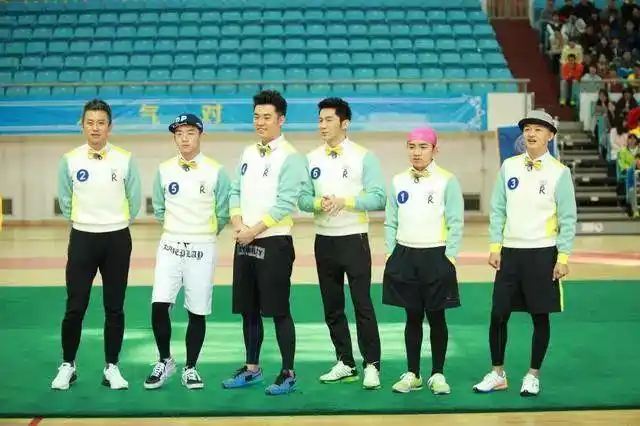 官方身高, 邓超180,陈赫182,可是图片中看郑恺178.