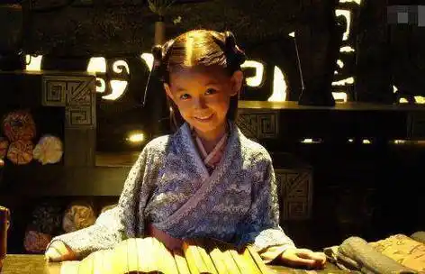 《美人心计》中的小慎儿,今17岁貌美如花,还和王俊凯配一脸_蒋依依_剧