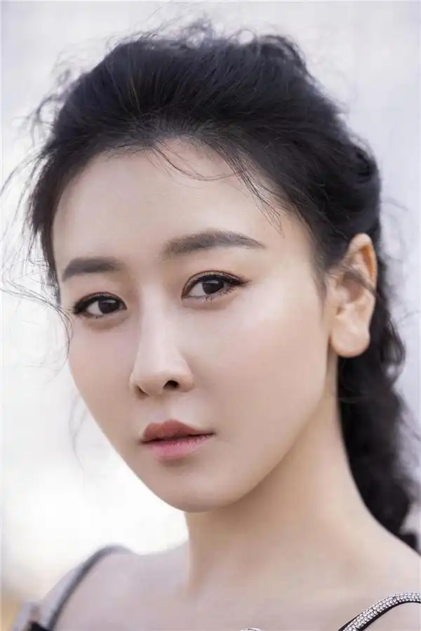 毛俊杰秋日写真释出 氛围感拉满_tom明星