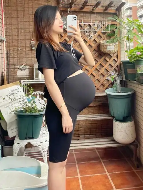 孕晚期痛苦不堪的同时,看着肚子越来越大,内心还是蛮矛盾的.