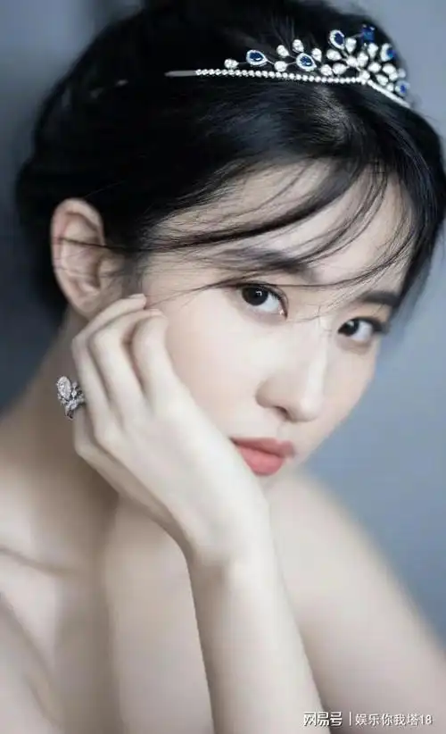 刘亦菲是典型的小说女主脸