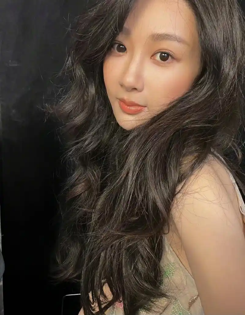 杨紫最新营业照片[欧耶]有没有美到你[笑哭]