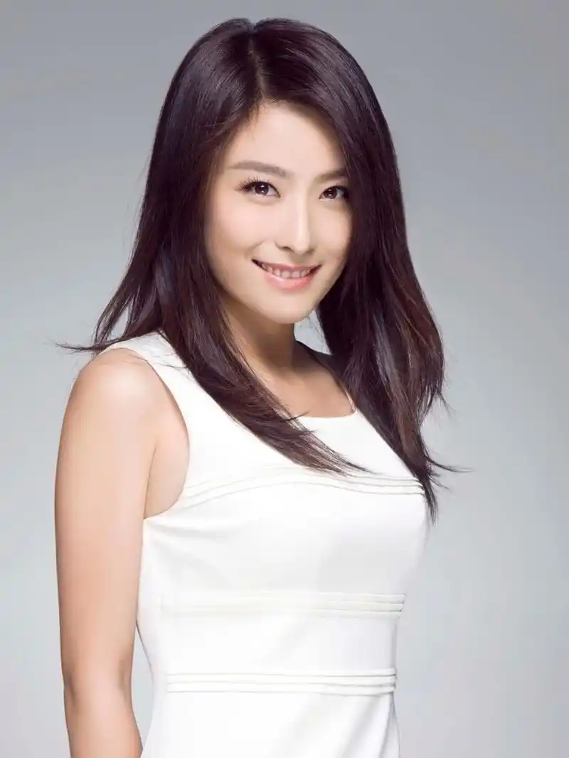 徐百慧被称之为白衣女神,也是努力的证明自己,是一个美丽带有智慧实力