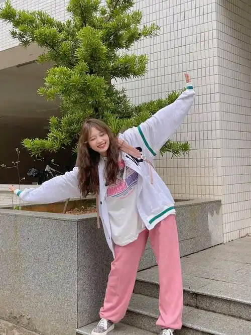 女生拍照站姿姿势,简单好拍又易学,拍照可爱又搞怪_镜头_全身_自然