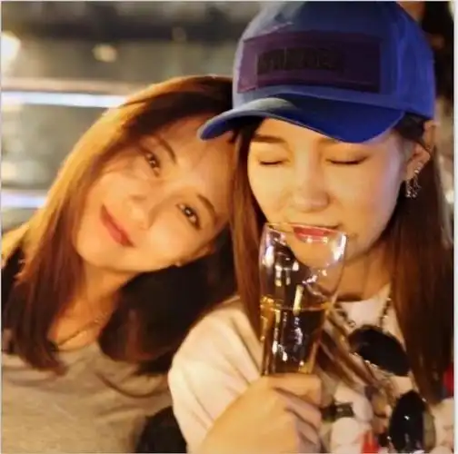 王霏霏为孟佳东方mv打call让塑料姐妹情传言不攻自破