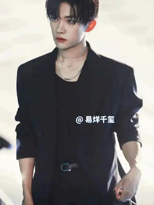 易烊千玺手机壁纸三