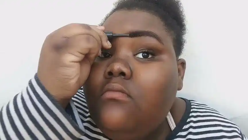 25岁女孩不仅黑,还胖,还很丑,学会化妆后,"美"的我都不敢认