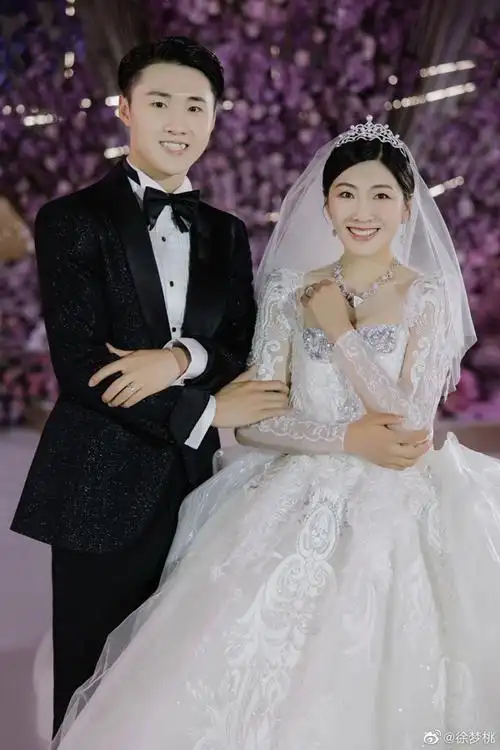 宋茜《谁都知道我爱你》李卓扬书店写真曝光 阳《打火机与公主裙》