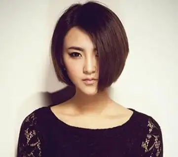 沙宣不对称短发搭配什么夏装